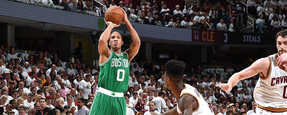 Celtics' Bradley: 'Expect to see different team' Nba_g_avery55_cr_a_1296x518