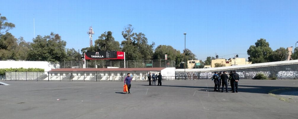 Policías custodian Estadio Azteca ante reventa para final