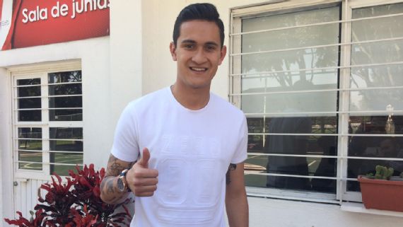 Raúl Gudiño visita Chivas, pero con la mira en Porto y Tri