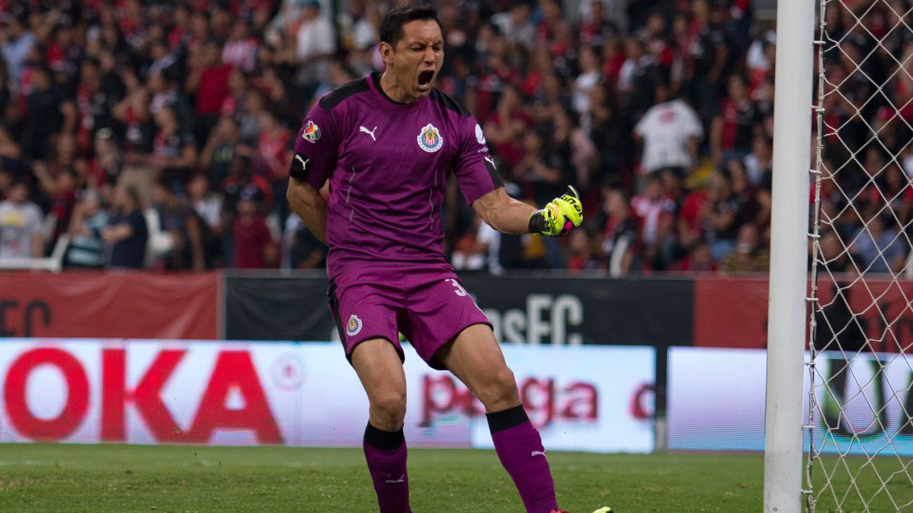 Cota stays at Chivas after renewing loan with Pachuca.