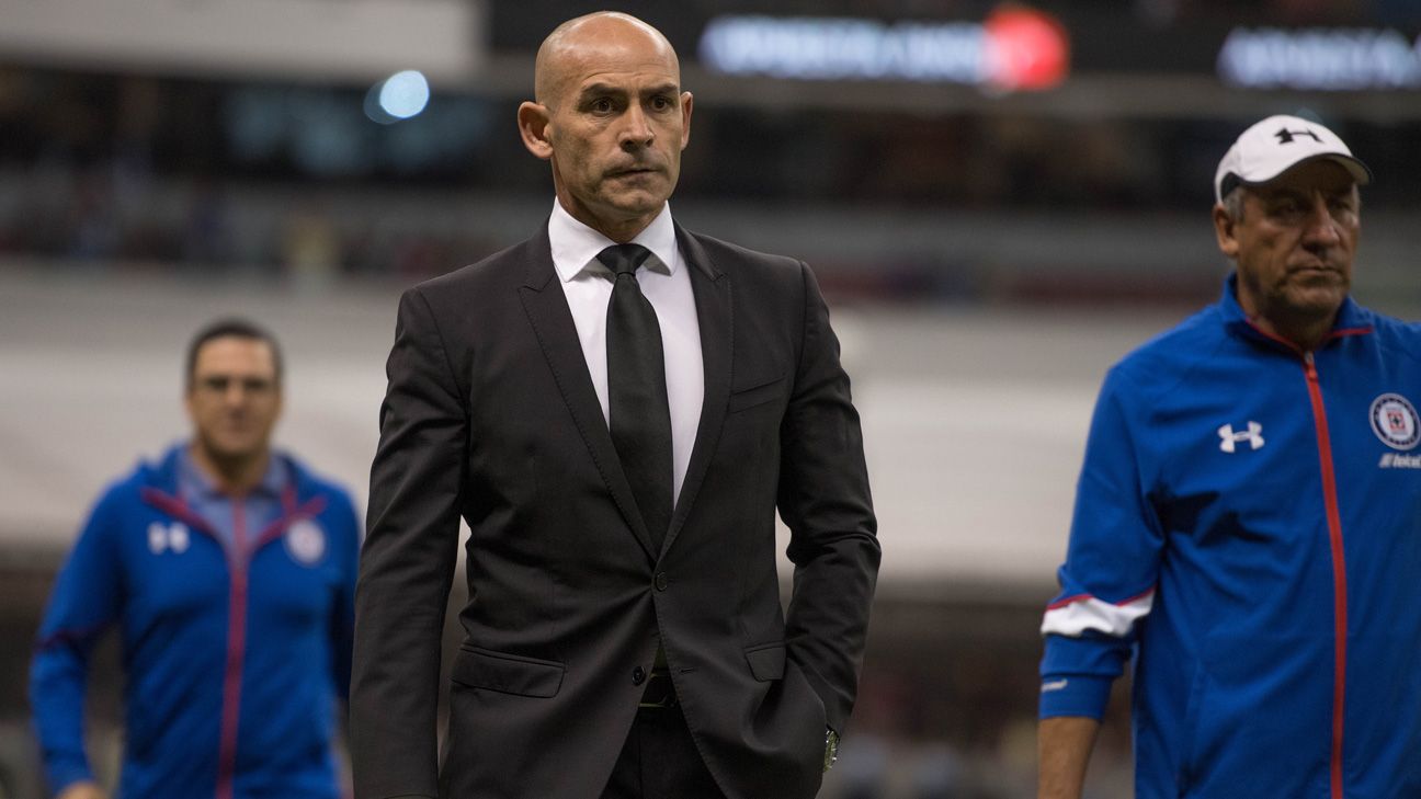 Paco Jémez sufre ante los festejos del 