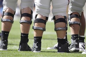 i?img=%2Fphoto%2F2010%2F0826%2Fdal_ap_knee_brace_300.jpg