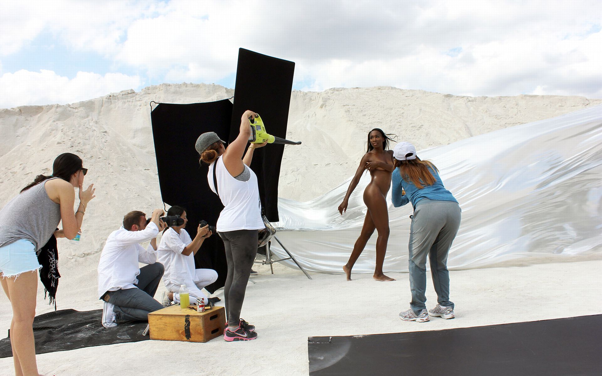 Two tickets, please - BODY ISSUE 2015: BEHIND THE SCENES 