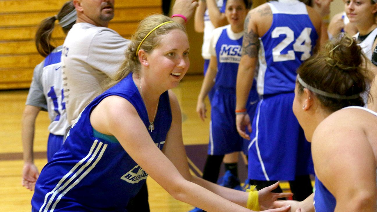 Lauren Hill of Mount St. Joseph's, who has brain tumor, fulfills hoops