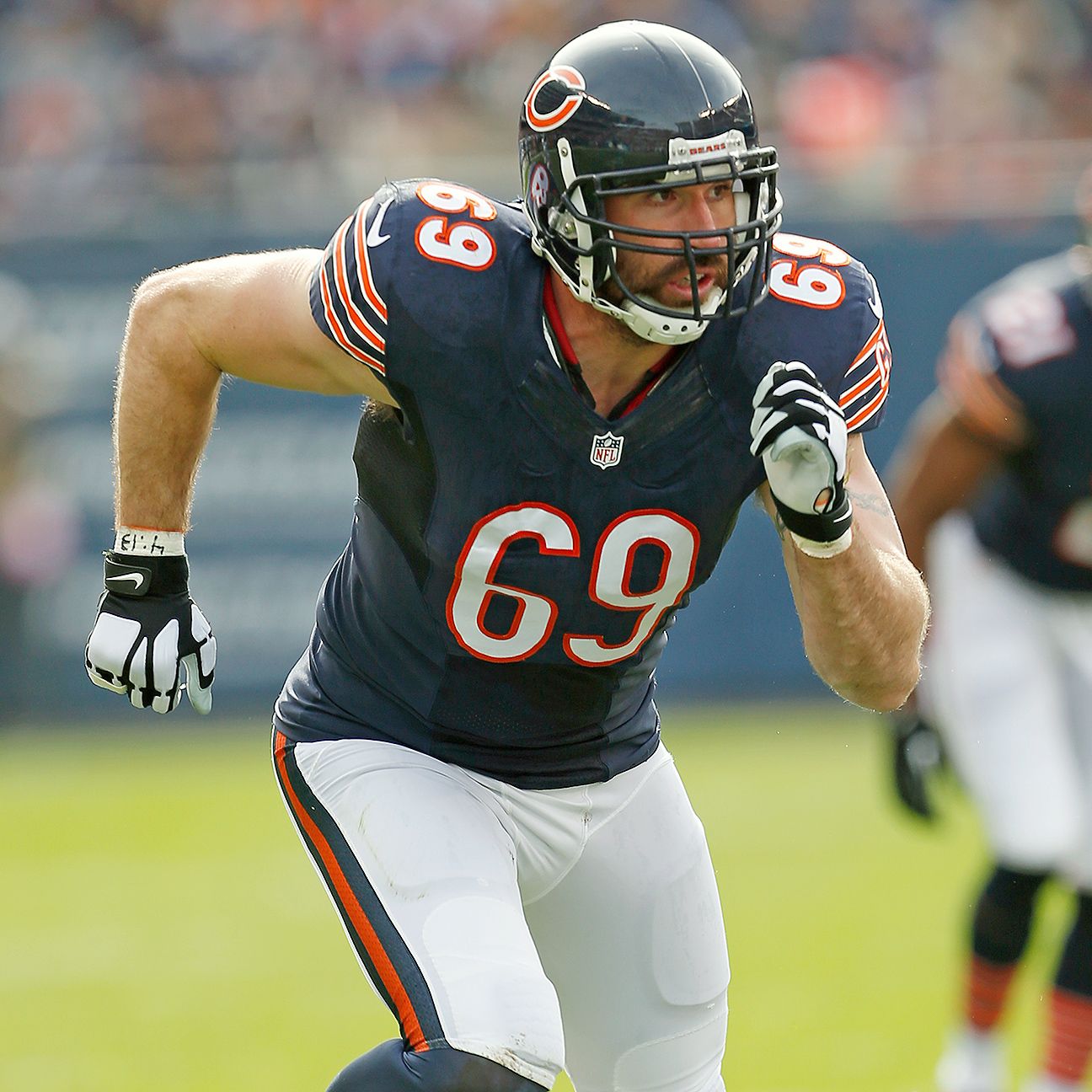 Panthers add pass-rusher Allen in deal with Bears
