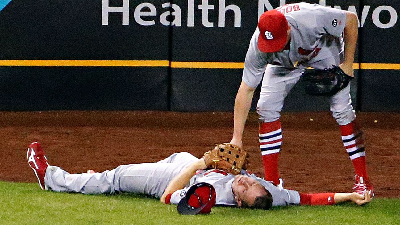 Stephen Piscotty of St. Louis Cardinals hurt in violent outfield collision