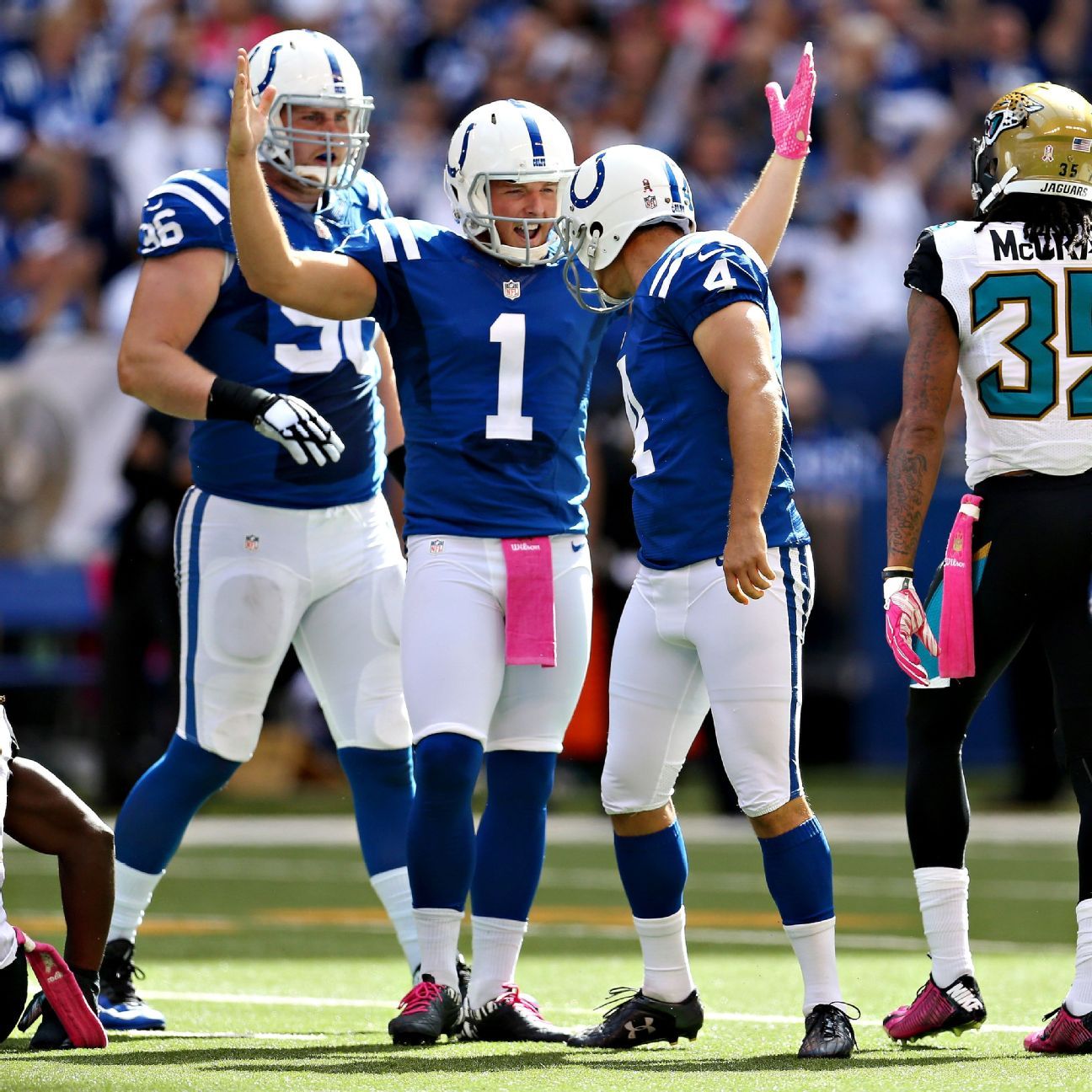 Vinatieri reaches milestone, kicks Colts to win