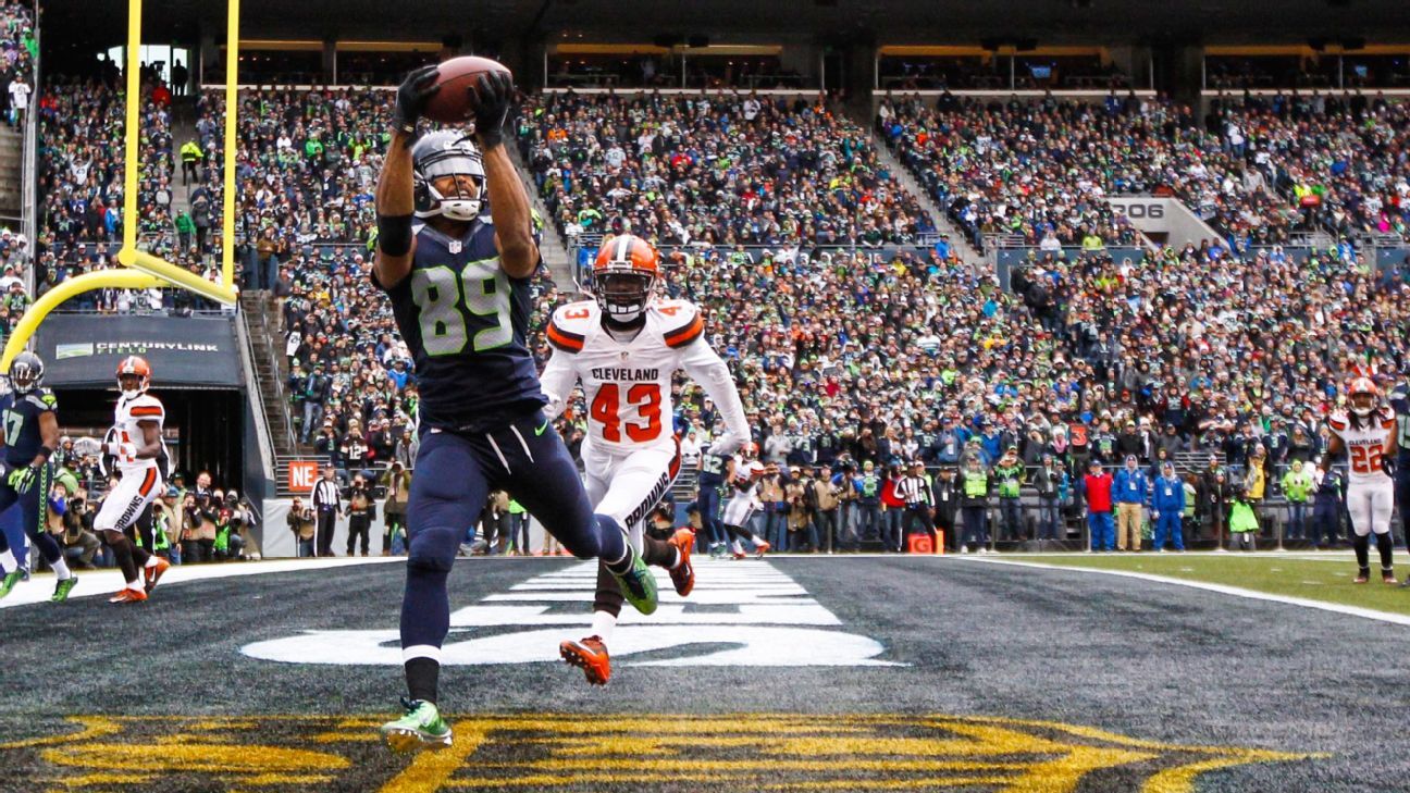 Seahawks' Russell Wilson, Doug Baldwin connect for two more TDs