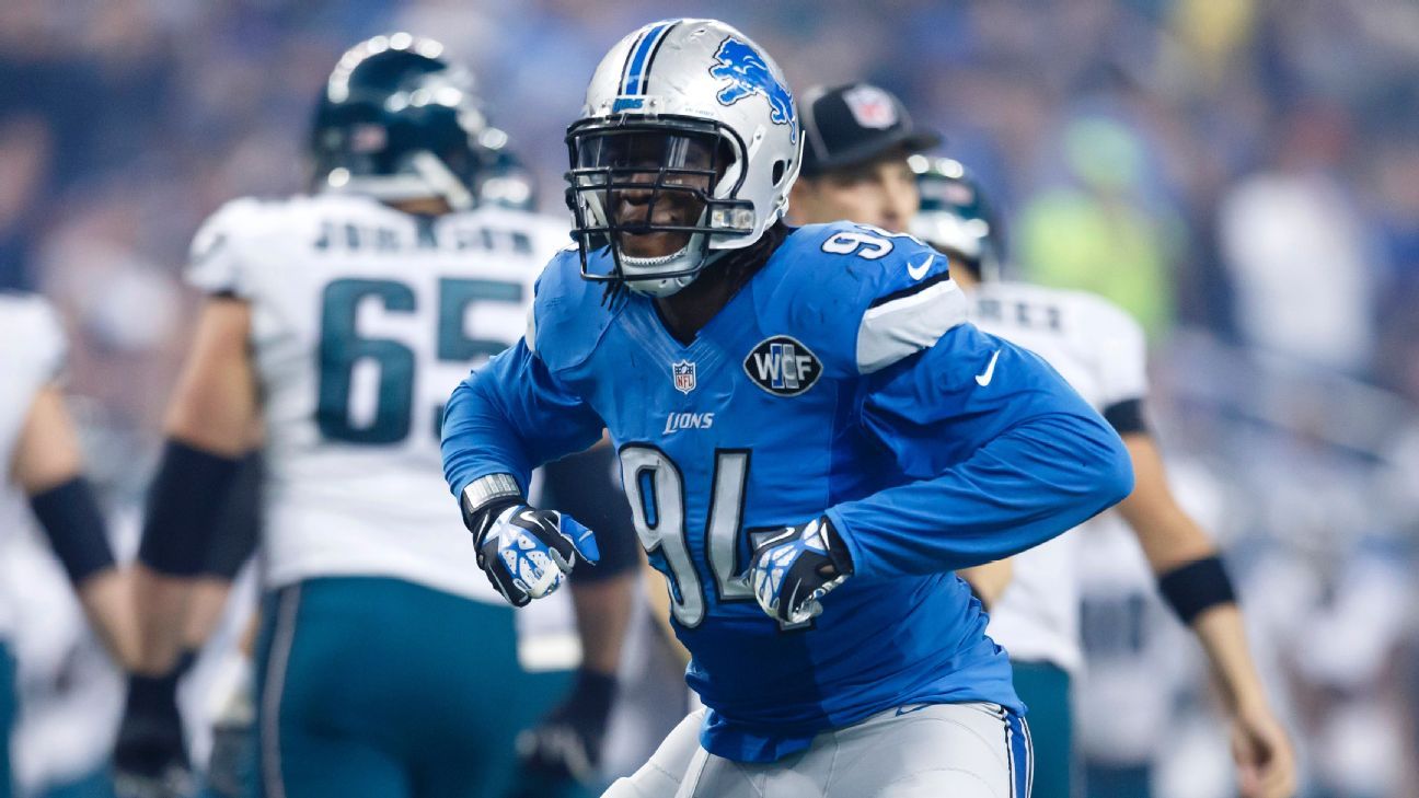 Ezekiel Ansah, Lions players donate 94,000 bottles of water to Flint