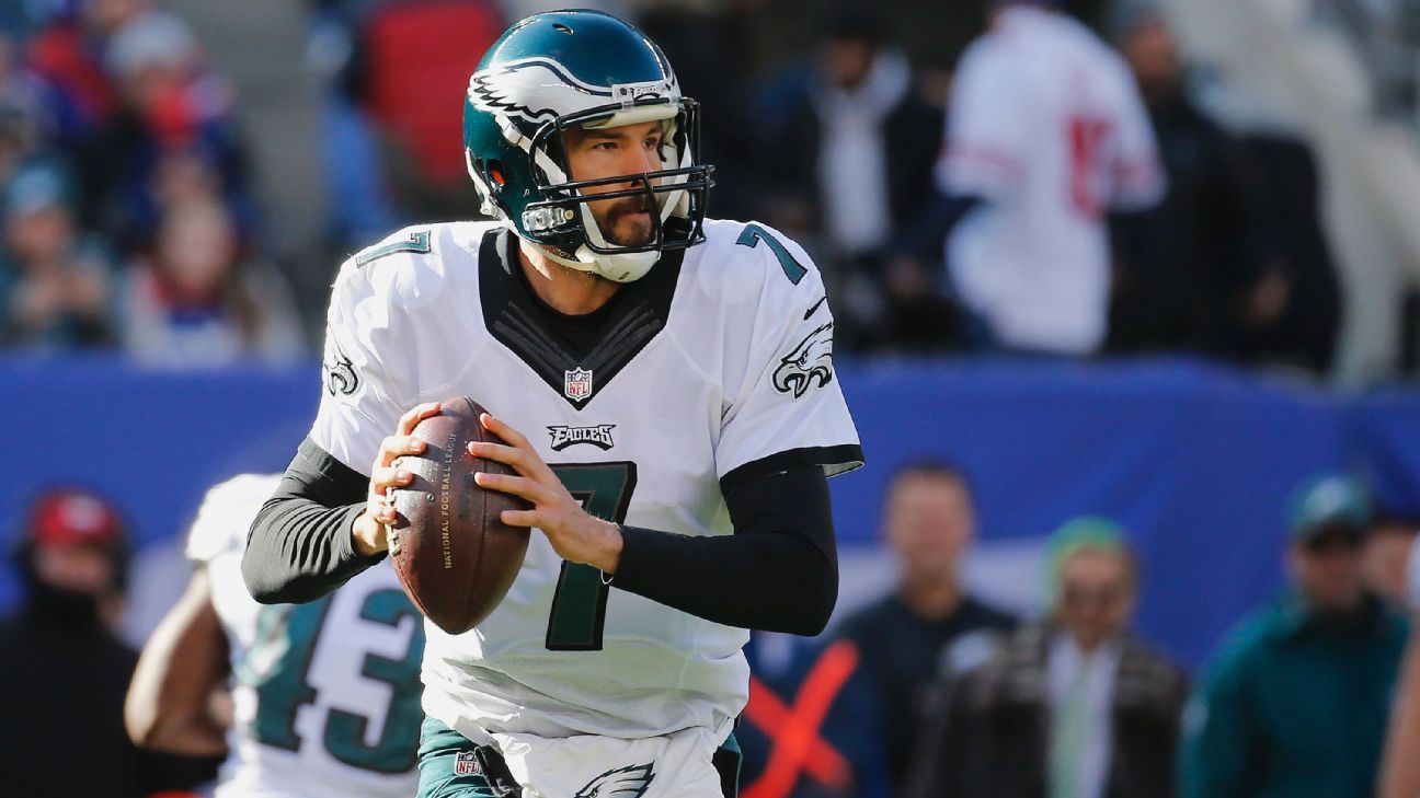 Bradford ends holdout, reports to Eagles facility