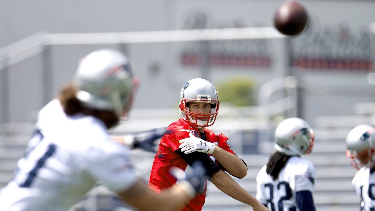 Tom Brady watches NBA Finals with nod to Steph Curry's shoes