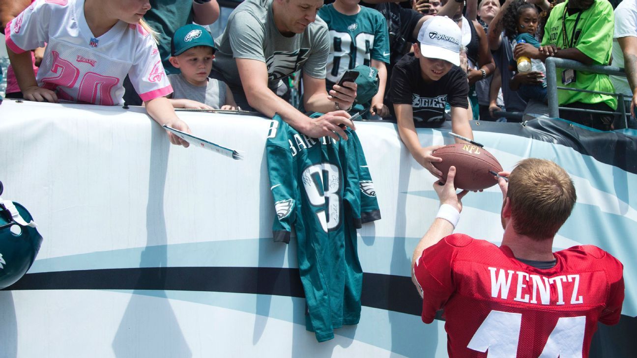 Carson Wentz makes a strong first impression at the Linc