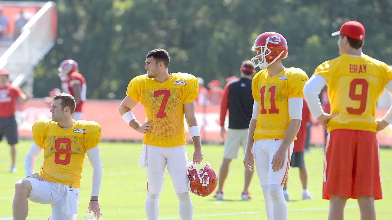 Source: Chiefs cut QB Murray after struggles