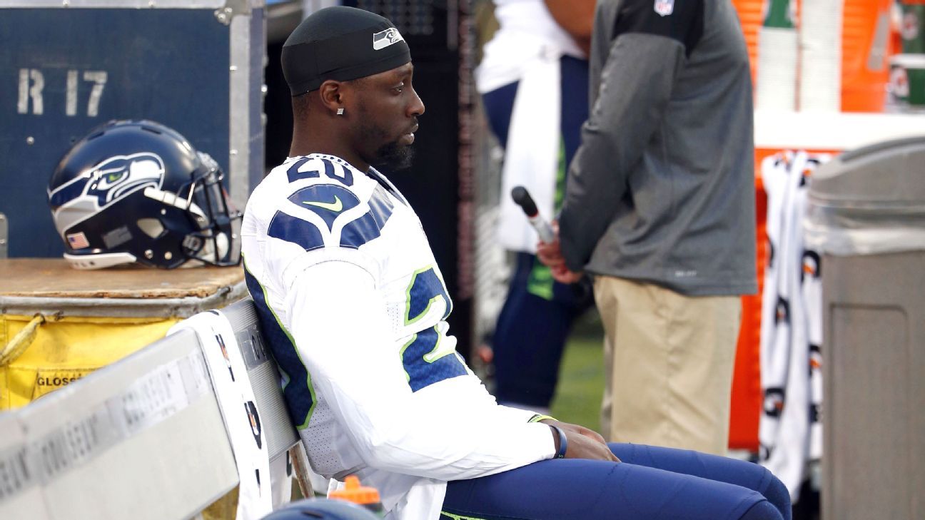 Jeremy Lane of Seattle Seahawks sits out national anthem before Oakland Raiders game