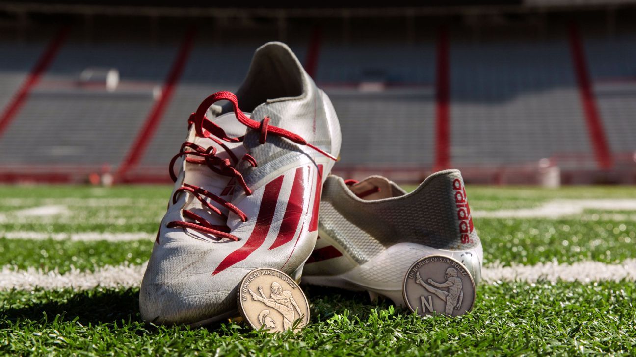 Big Ten to honor Sam Foltz, Mike Sadler with commemorative coin - ESPN