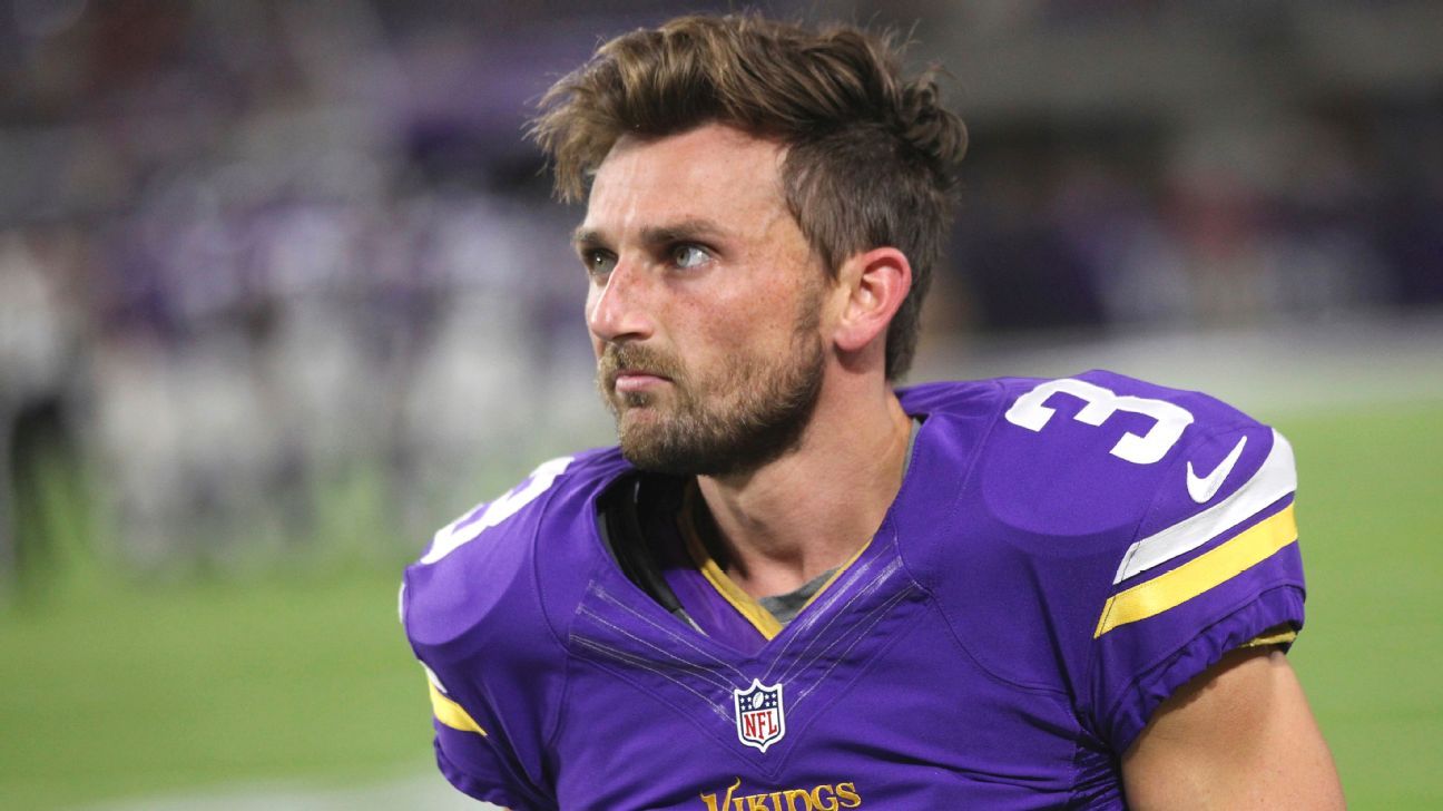 Seahawks sign former Vikings kicker Walsh