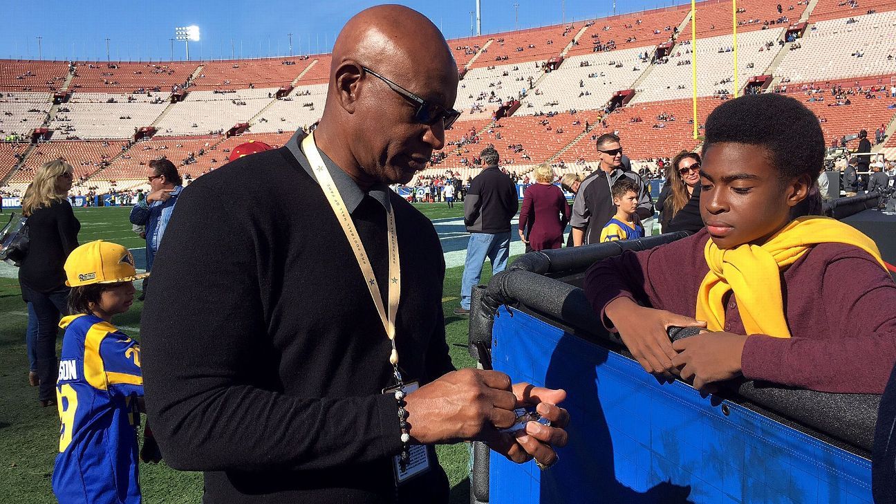 Former Rams RB Eric Dickerson 'glad to be back' at Coliseum