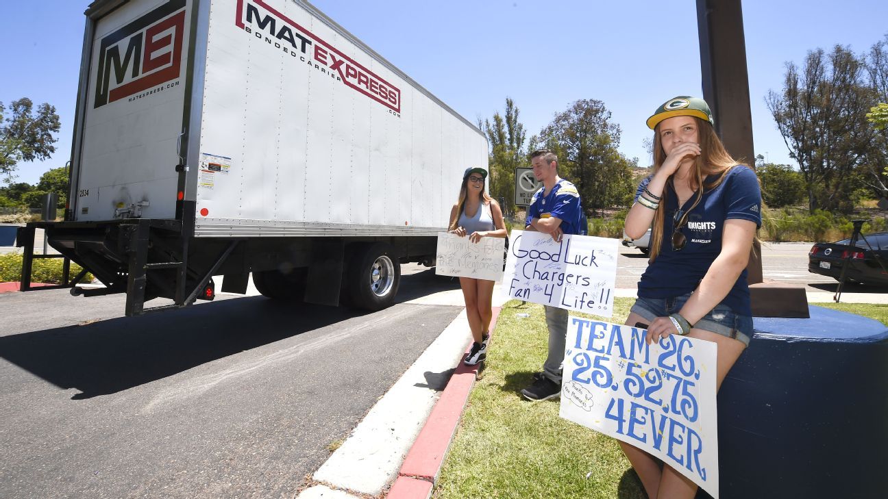 Chargers, Rivers bid final farewell to San Diego