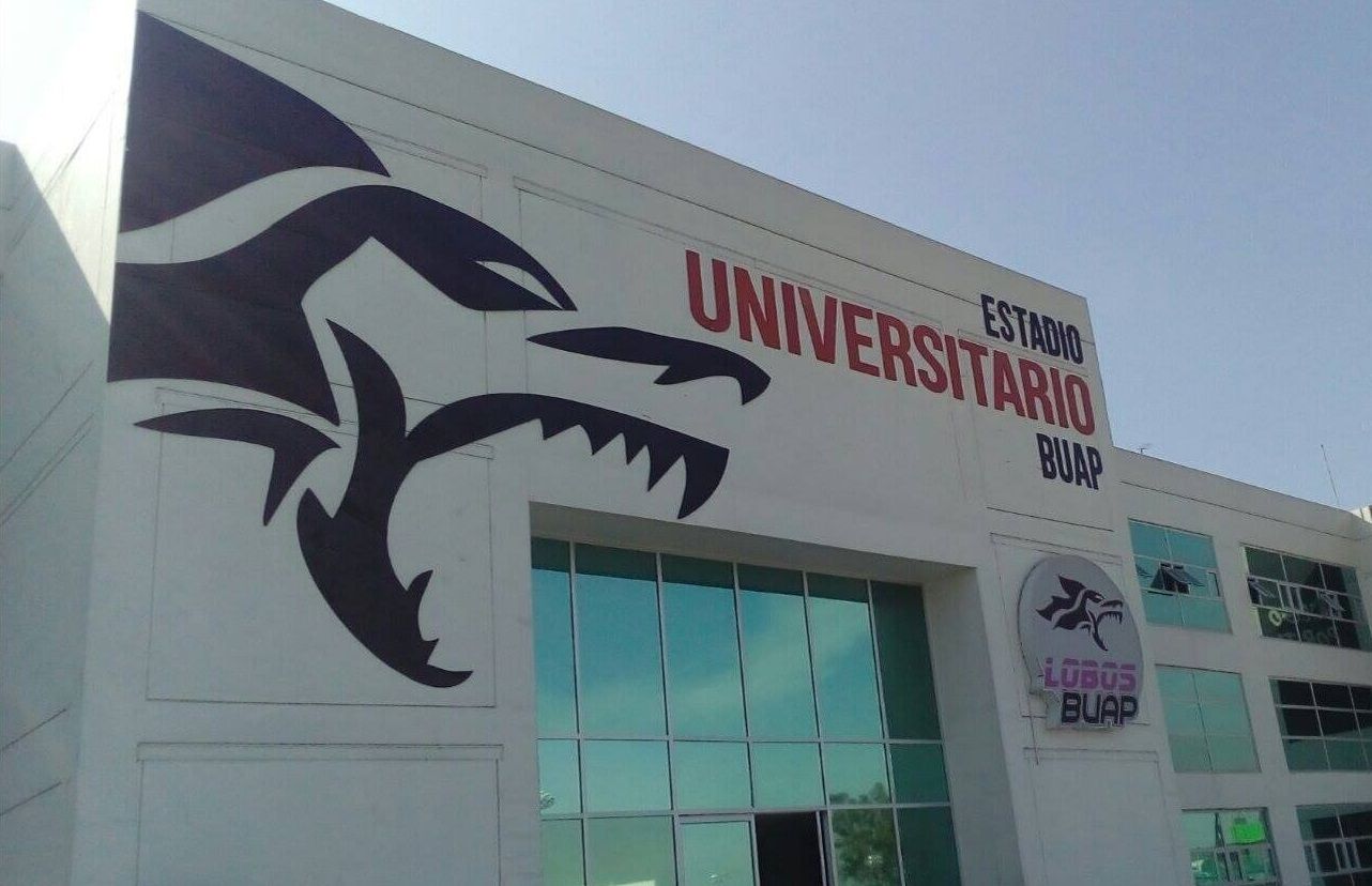 Alfonso Esparza, rector de la BUAP, agradece al saliente patronato