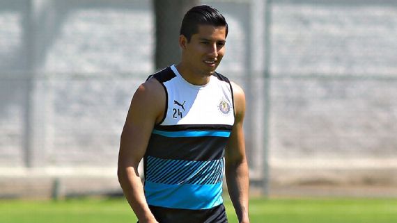 Carlos Cisneros, suplente ante Pachuca; su regreso está cerca