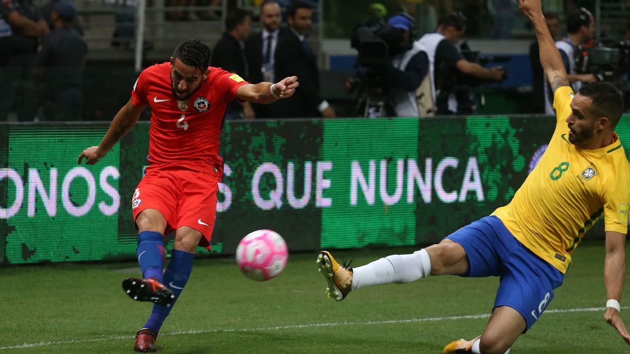 Insisten con el interés de Boca por Mauricio Isla