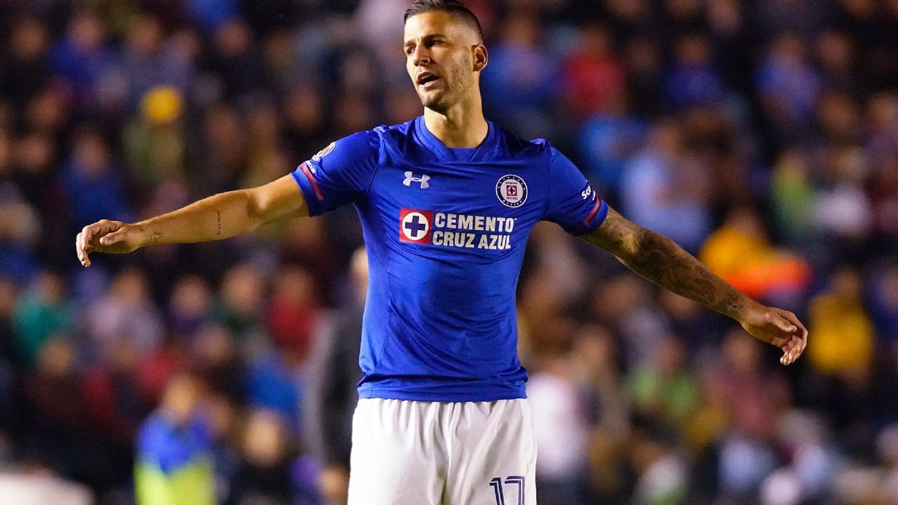 Pese a suspensión, Caixinha convoca a Méndez