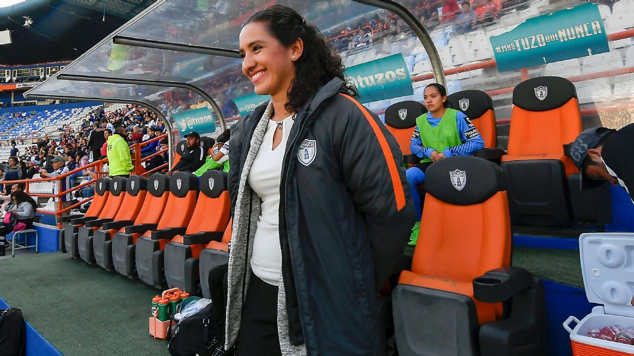 Eva Espejo, mejor entrenadora de futbol femenil por Concacaf