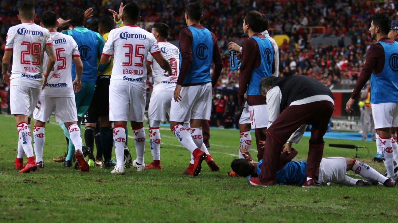 Zamora fue descalabrado por objeto lanzado desde la tribuna