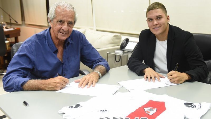 Juan F. Quintero firmó contrato en River
