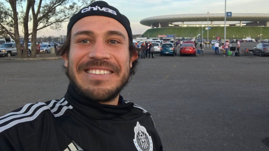 Aficionado de Chivas cumplió y se tatuó imagen de Carmen Salinas