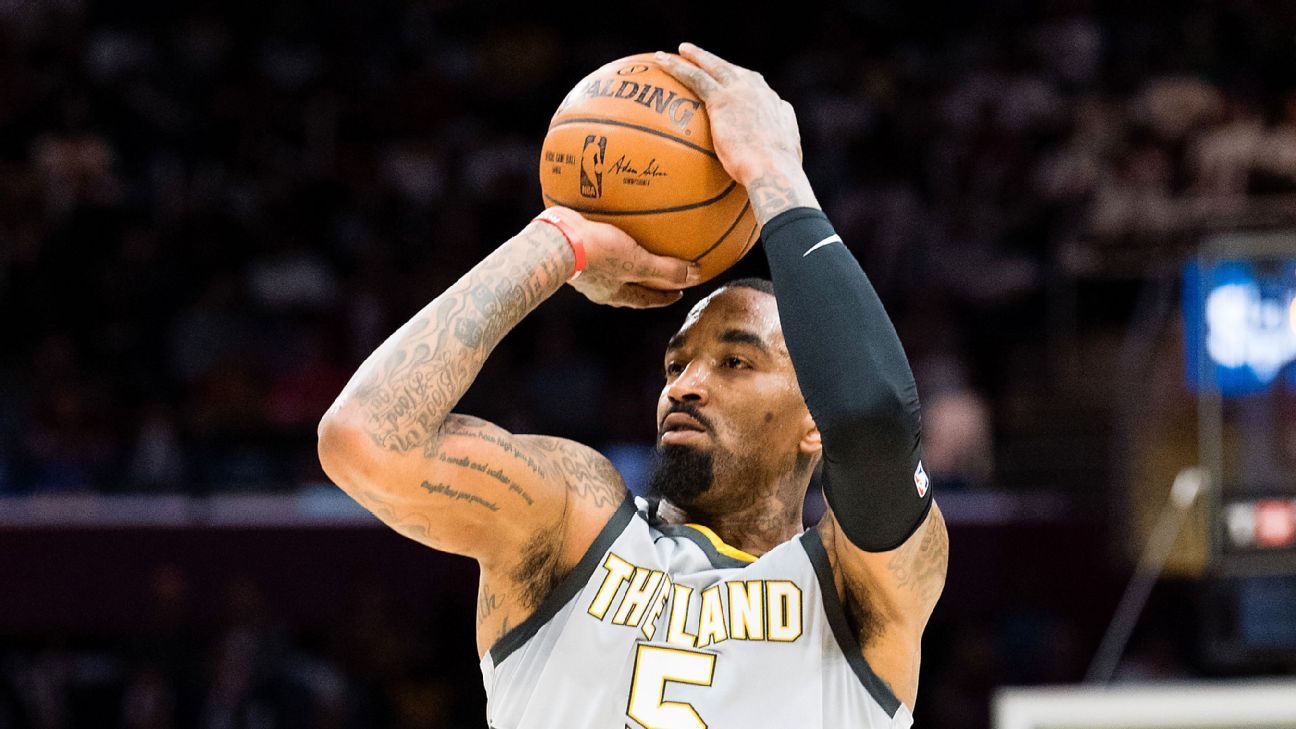 Cleveland Cavaliers shake up starting lineup by bringing JR Smith off bench against Phoenix Suns