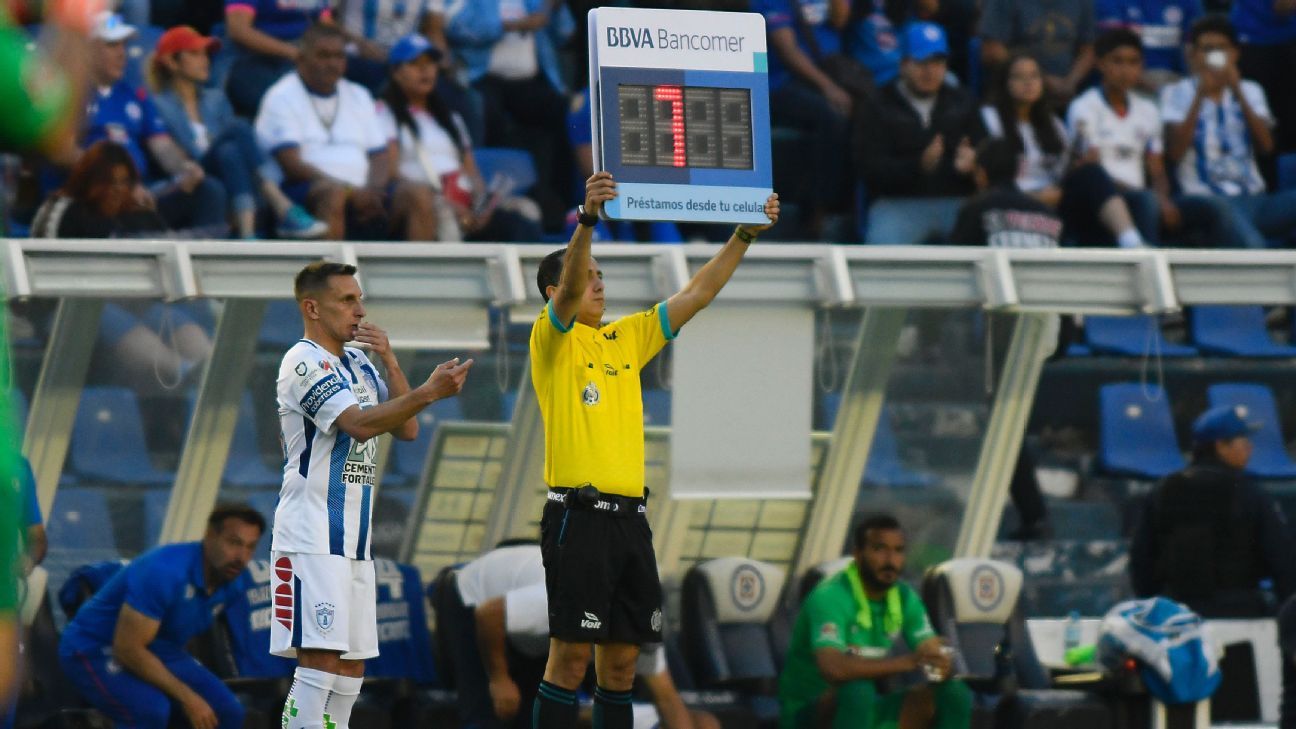 Chaco' Giménez ovacionado en el Estadio Azul