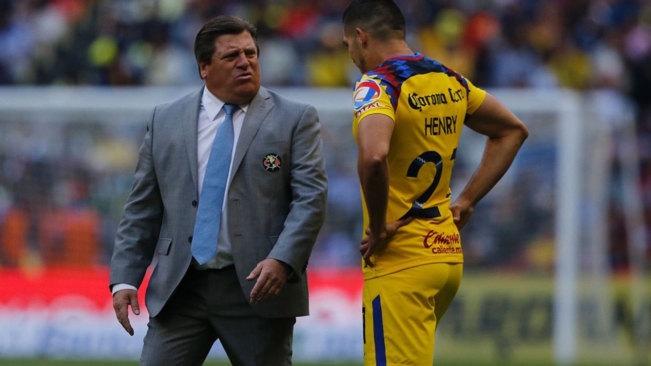 Herrera le pide a Henry Martín que se olvide del Tri