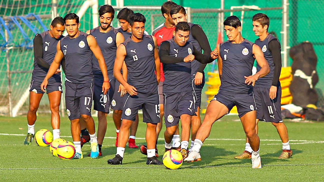 Rodolfo Pizarro le pide a Gael Sandoval 