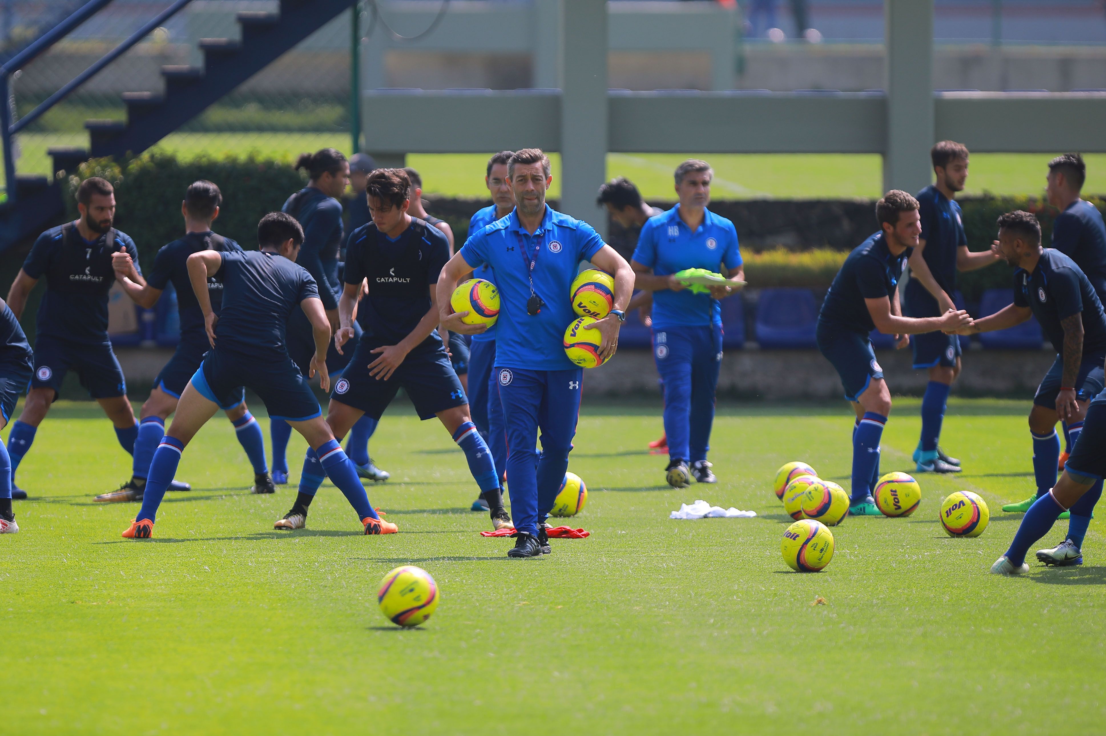 Caixinha piensa en llevarse al equipo a Jasso en la pretemporada para devolverle la identidad