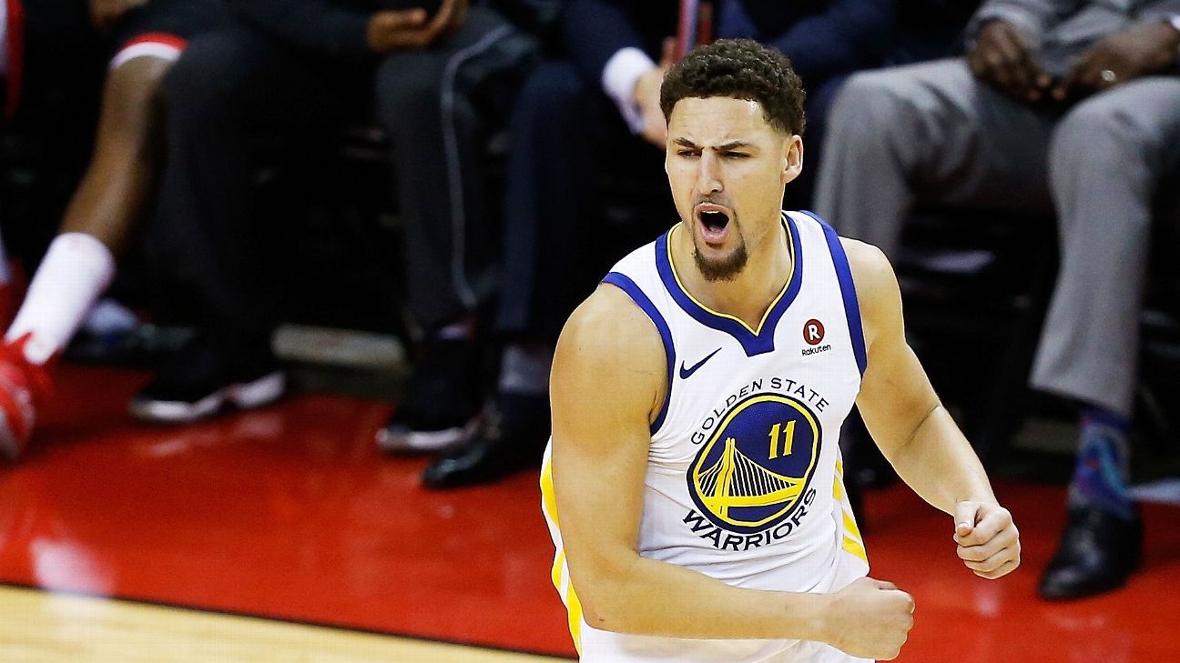 Klay Thompson regresa al juego tras sufrir contusión en la pierna izquierda