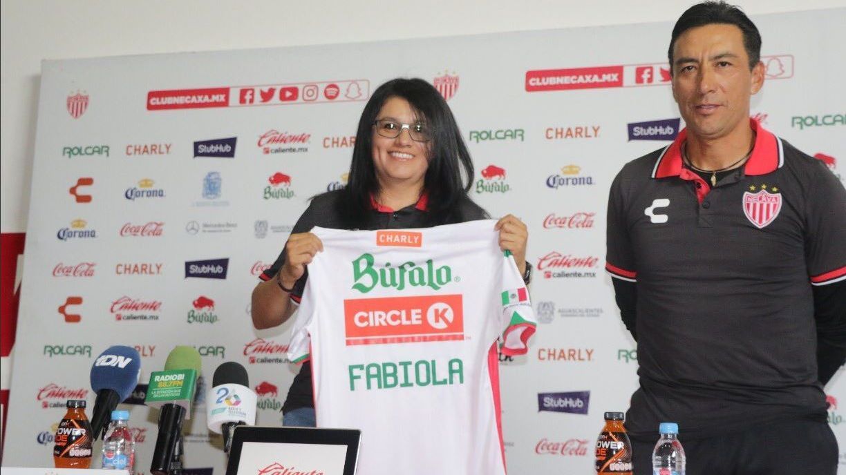 Necaxa presenta a Fabiola Vargas como nueva entrenadora