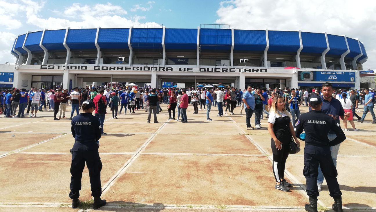 El Estadio Corregidora se vistió por primera vez de Azul