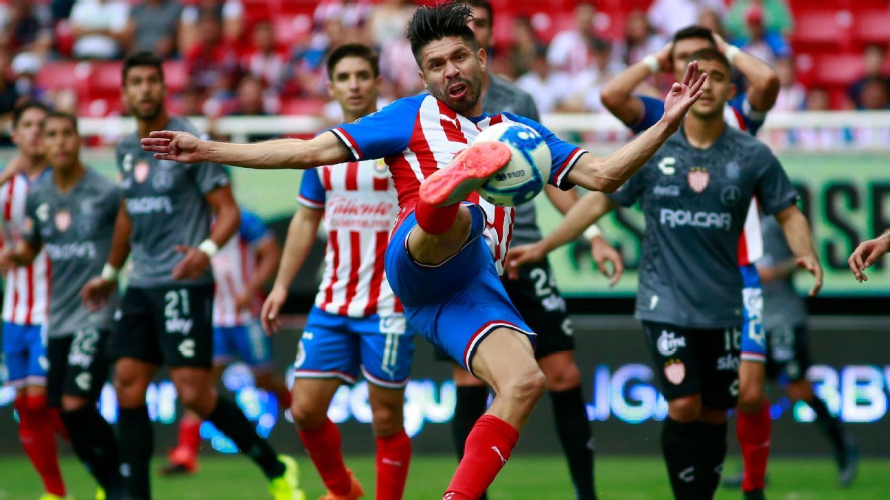 Oribe Peralta, la inspiración de los canteranos en Chivas