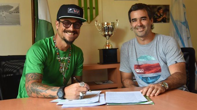 Daniel Osvaldo firmó contrato en Banfield