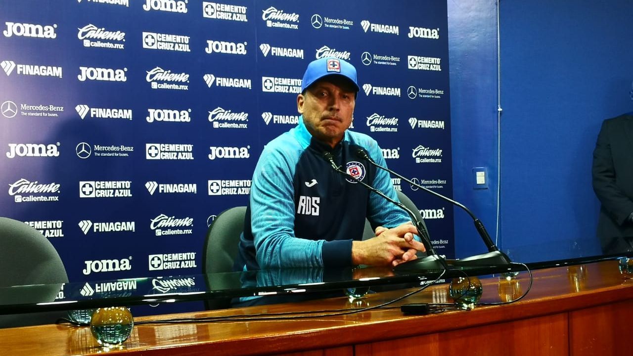 Siboldi resignado y molesto, Alex Castro se aleja de Cruz Azul