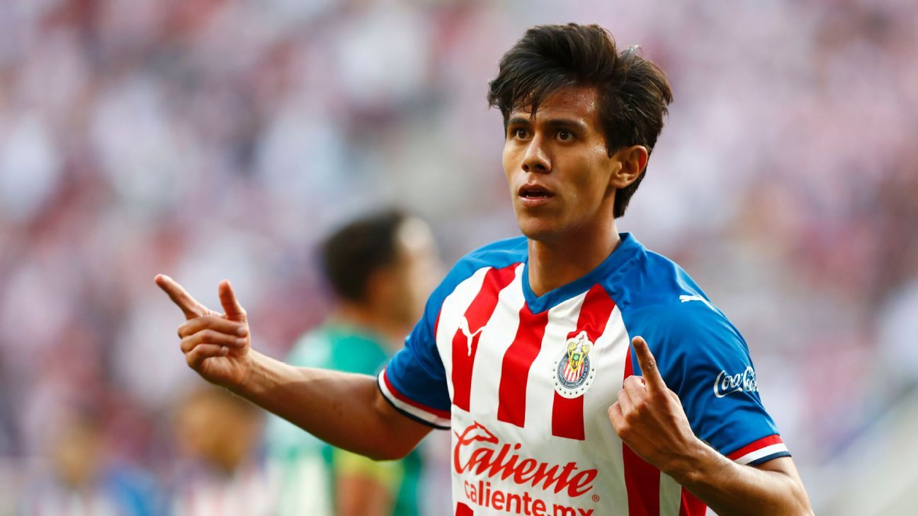 J.J Macías, the goal scorer who becomes a lucky charm every time he scores with Chivas.