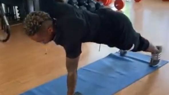 Renato Ibarra muestra su entrenamiento luego de problema legal