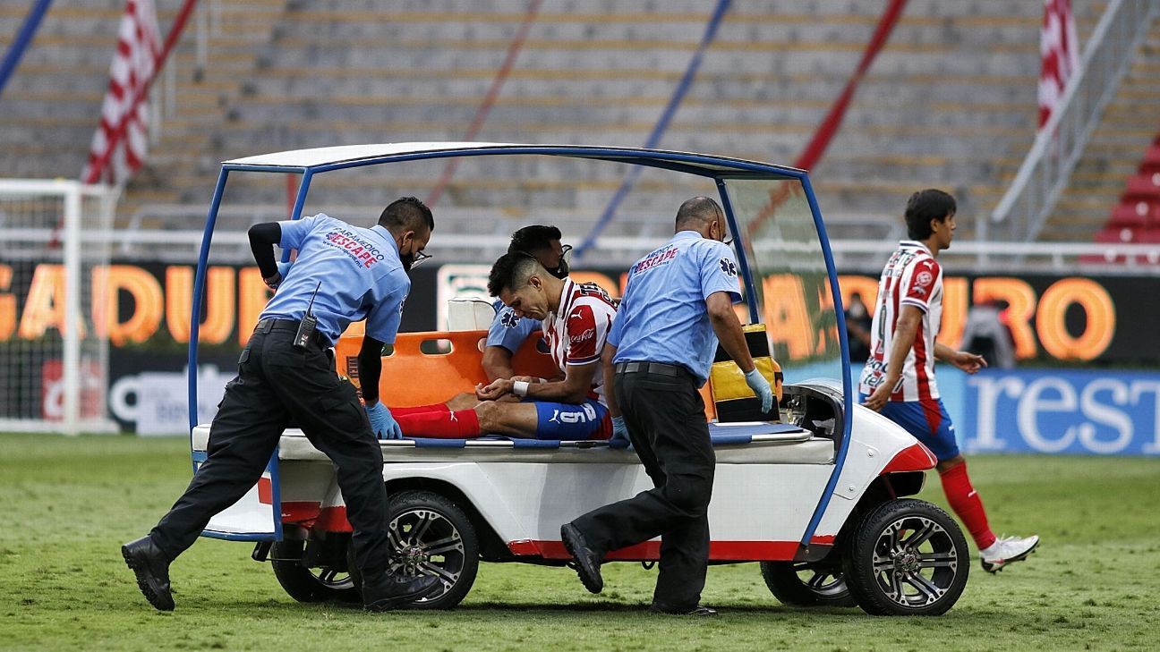 Jesús Molina se lesiona la rodilla en partido ante Mazatlán