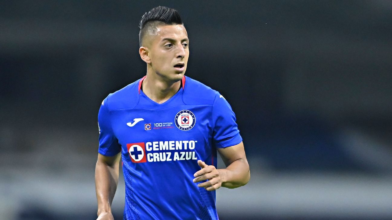 Roberto Alvarado a la banca de Cruz Azul tras accidente