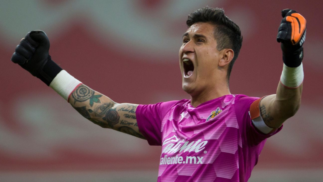 Raúl Gudiño y su paso por Chivas: ¿Cómo fue la carrera del portero con el club tapatío?