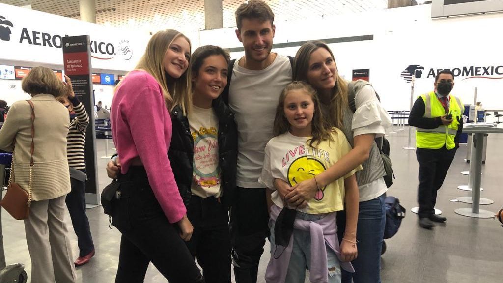 Santiago Giménez asegura que no sacrifica posible participación en Qatar con ir al Feyenoord