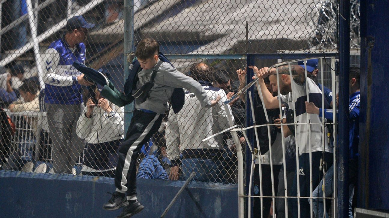 Gimnasia LP niega haber sobrevendido entradas para el partido con Boca Juniors