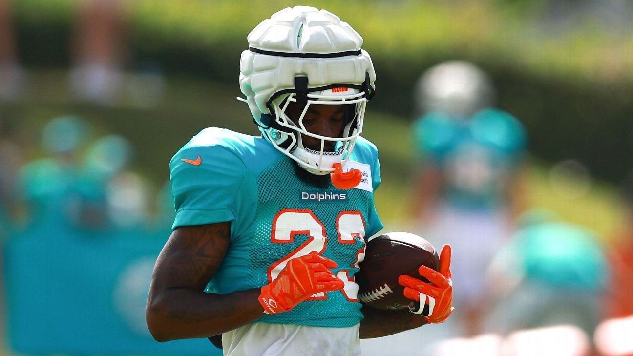 Dolphins RB Jeff Wilson Jr. lands on IR because of injuries - ESPN