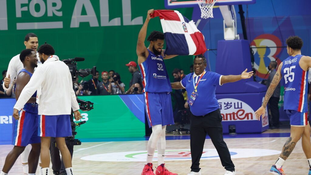 Preolímpico FIBA: Doncic y Antetokounmpo en el camino de Dominicana hacia París - ESPN